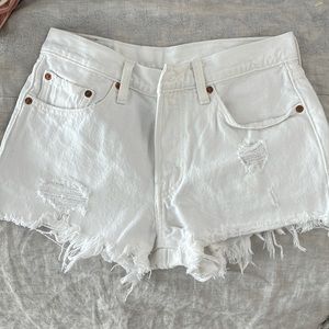 Levi’s cutoffs. White. Distressed. Sz. 26